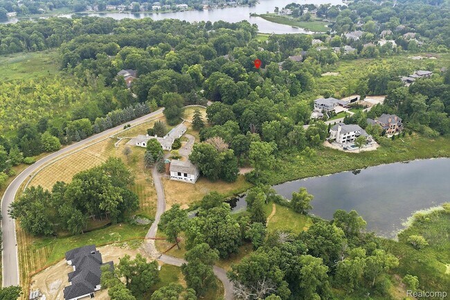 Building Photo - 2707 Turtle Lk Dr