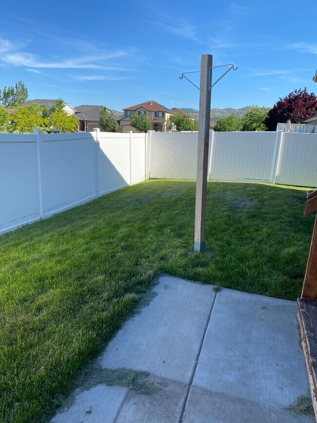 Building Photo - 13123 Pioneer Park Dr