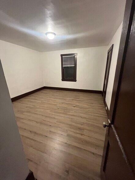 Building Photo - 320 Zara St