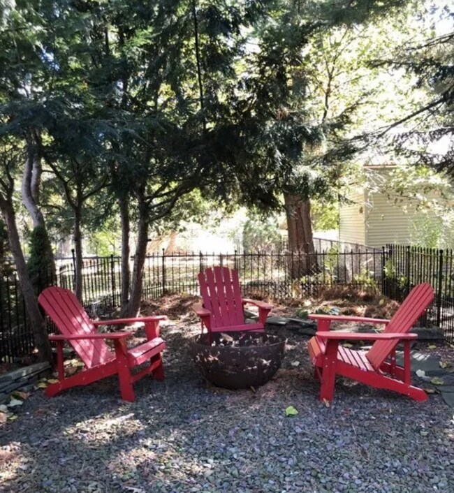 Building Photo - 4 Irving Pl