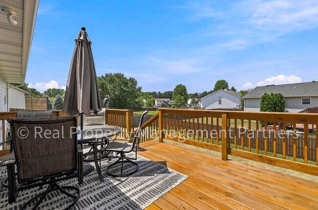 Building Photo - Updated 3-Bed Home with 2-Car Garage and Fenced in Yard on .23+ Acres, Near GVSU