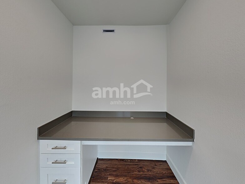 Building Photo - 9143 Crocker Pt Ct