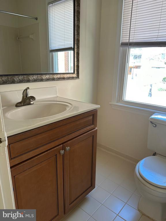 Building Photo - 529 Colecroft Ct