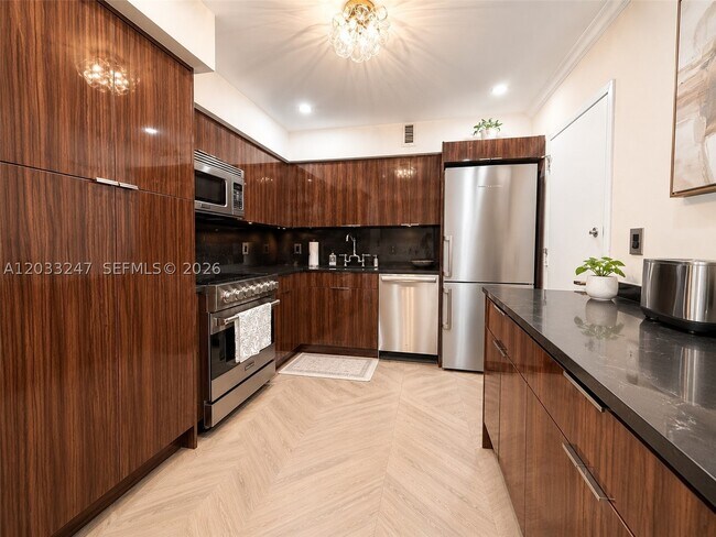 Building Photo - 5700 Collins Ave