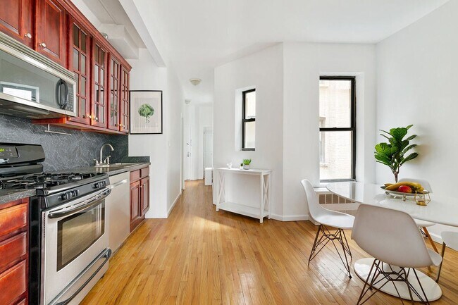 Building Photo - 273 Albany Ave