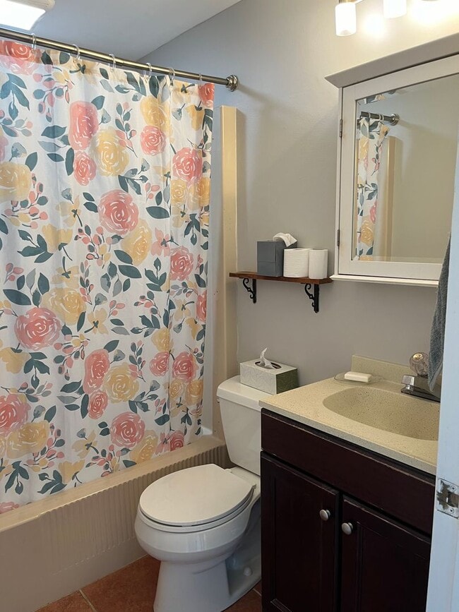 Building Photo - Three Bedroom Cape for Rent in Great Portland Neighborhood!