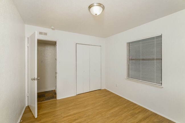 Building Photo - 2850 Canary Ln