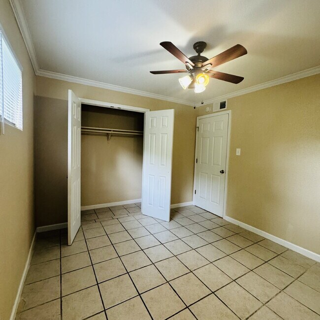 Building Photo - Spacious 2-Bedroom | 1 Bathroom Apartment at The Legacy in Nederland, TX!