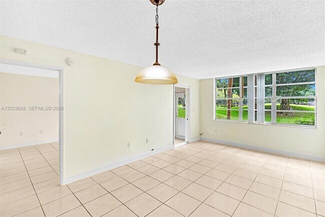 Building Photo - 9410 Tangerine Pl