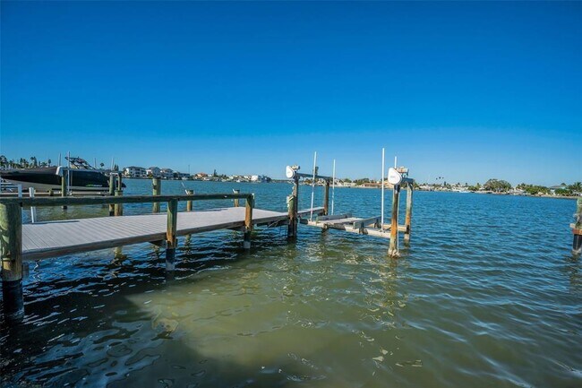 Building Photo - 14125 N Bayshore Dr