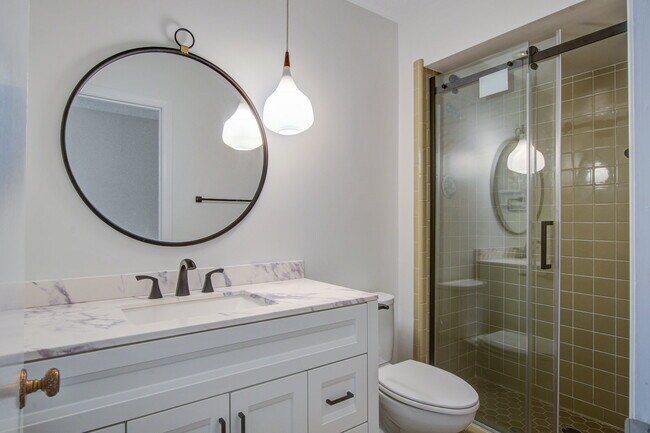 Building Photo - 1805 Chelwood Cir