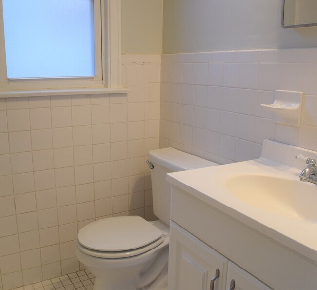 Building Photo - 1227 Louisville ave