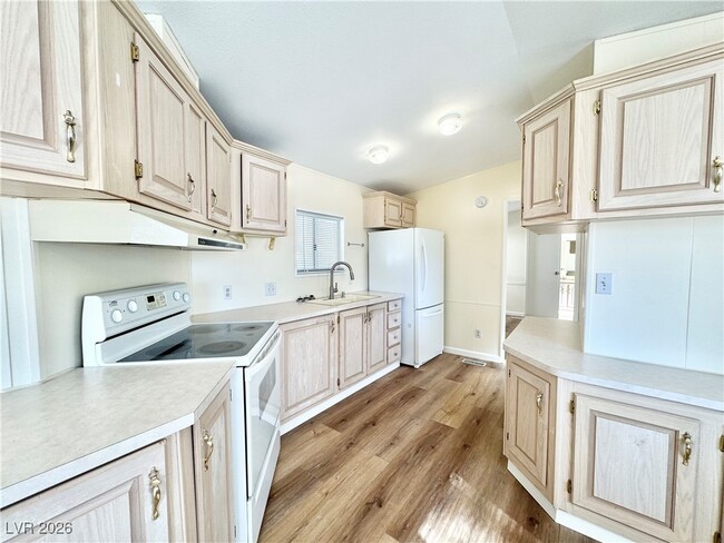 Building Photo - 2336 Jeane Ave