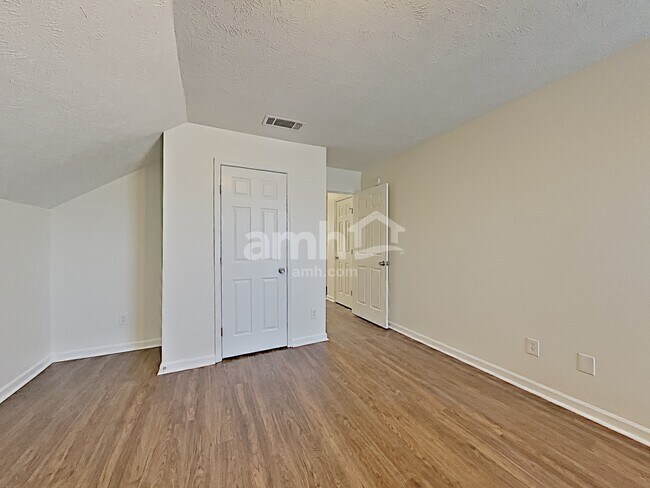 Building Photo - 6852 Scarlet Ridge Dr