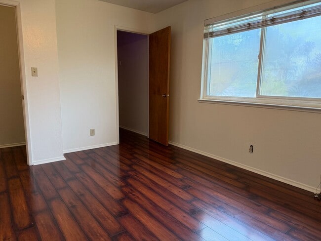 Building Photo - 2 story updated townhouse In Rosemont 2/1