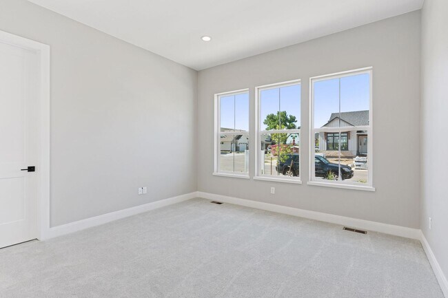 Building Photo - New Charming Berthoud Home with Modern Com...