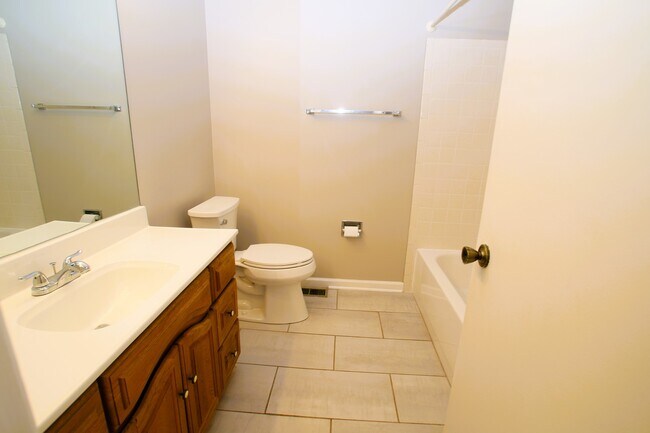 Building Photo - 99 Marble Hill Ct