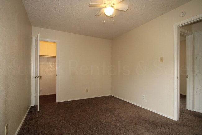 Building Photo - Check Out This Home!
