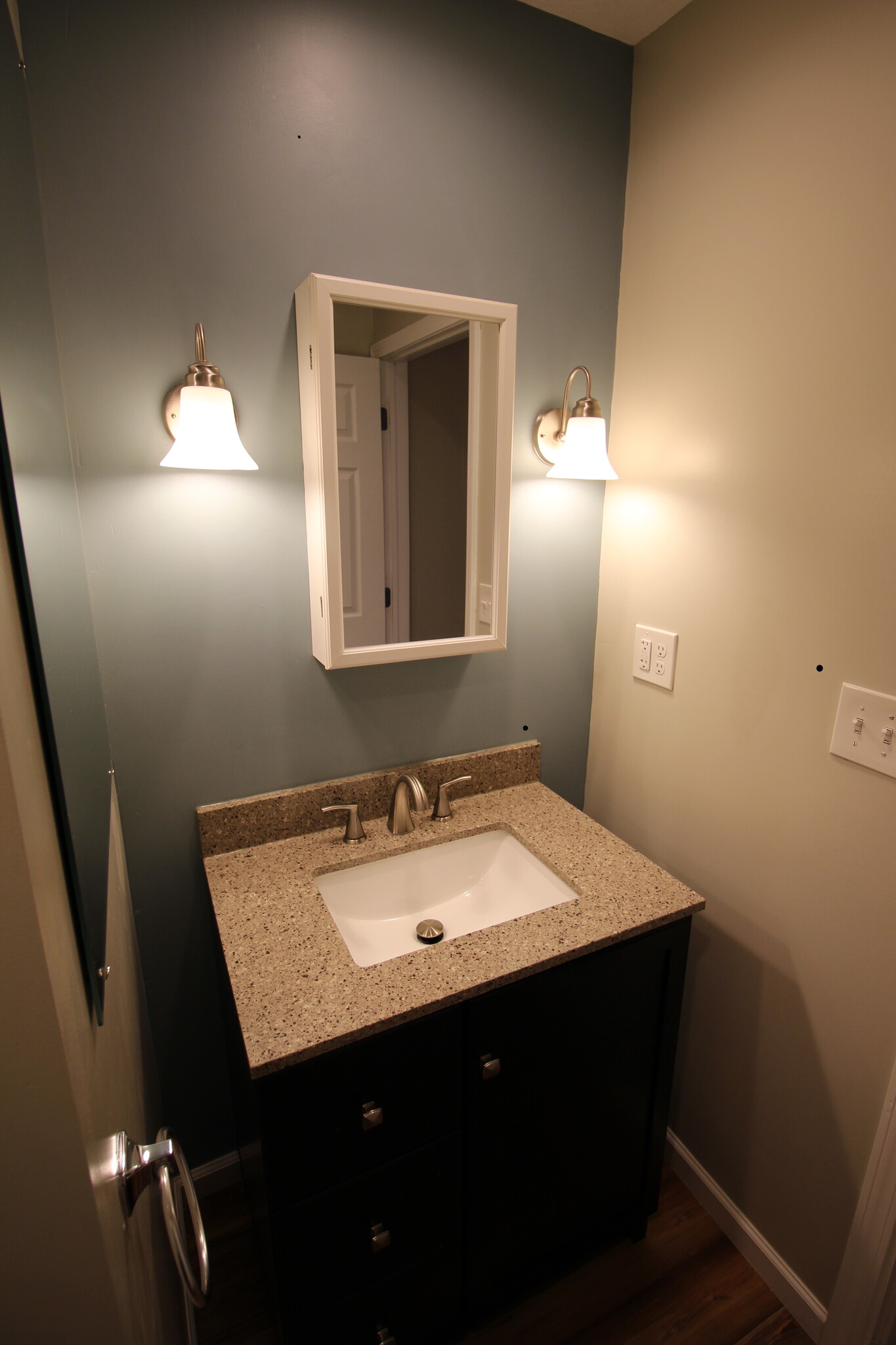 Gorgeous full bath (including tub/shower) with quartz countertop on 3rd floor - 4536 Leo Street