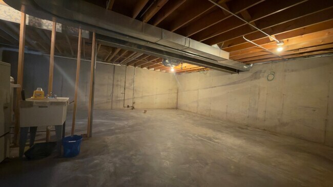 Building Photo - 21223 Alessandra Dr