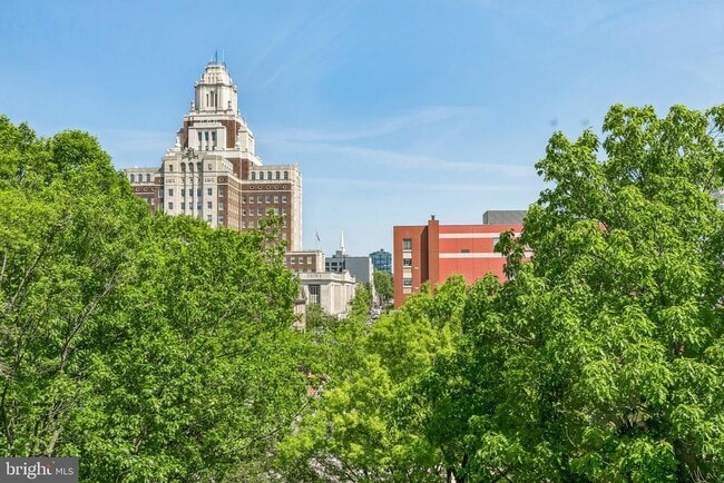 Building Photo - 200 Locust St