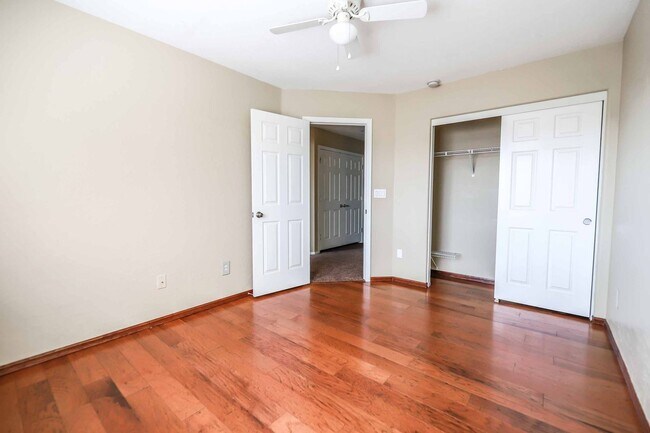 Building Photo - 3 BEDROOM HOME!