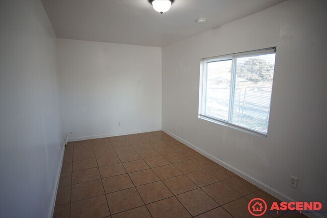 Building Photo - 430 Crawford St
