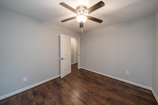 Building Photo - 1907 Ashford Hollow Ln