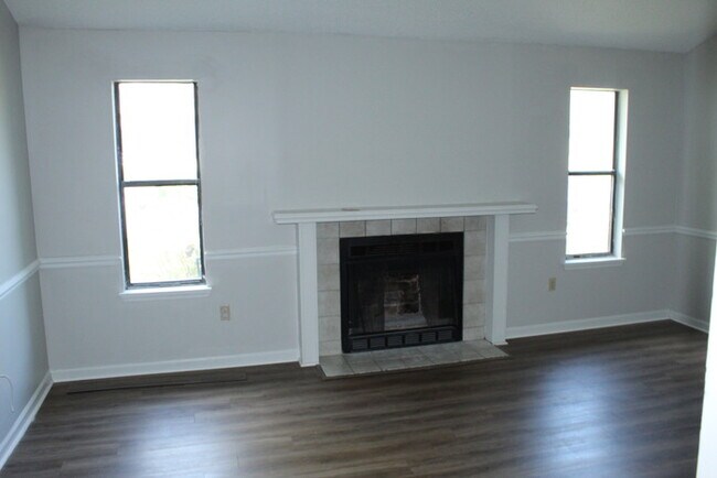 Building Photo - New remolded two close to Fort Gordon and Downtown Augusta Medical Center S