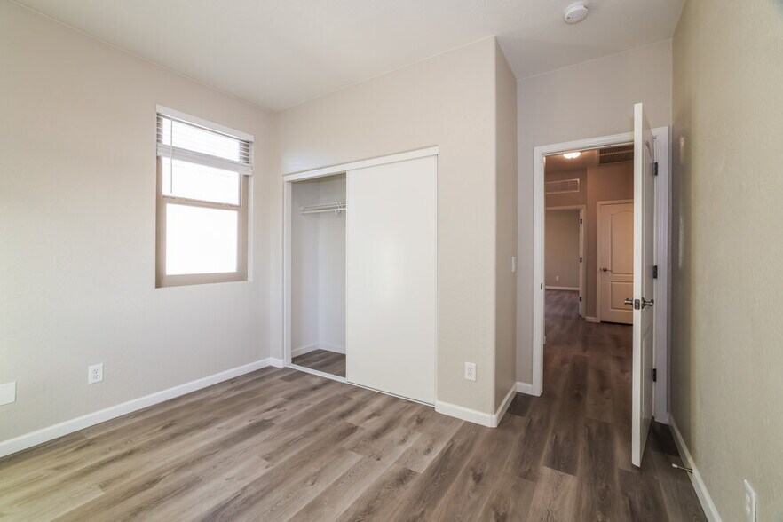 Building Photo - 3638 E Flamingo Way