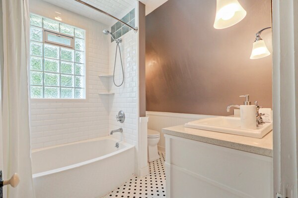 Building Photo - 753 Saint Clair St