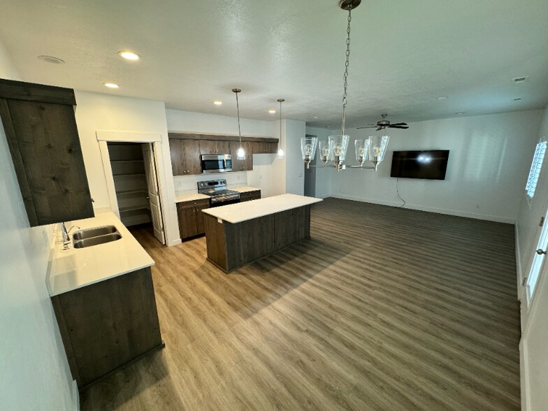 Building Photo - 2080 W 1755 S