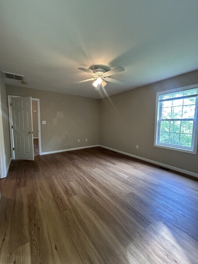 Building Photo - 427 Vesey Dr