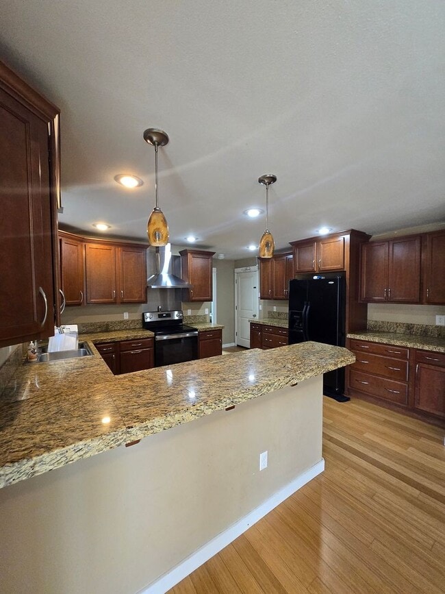 Building Photo - Beautiful 4 Bedroom 2.5 Bath in Rainier