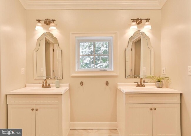 Building Photo - 6329 Linway Terrace