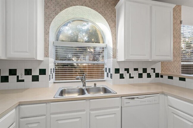 Building Photo - 803 Cashew Ln
