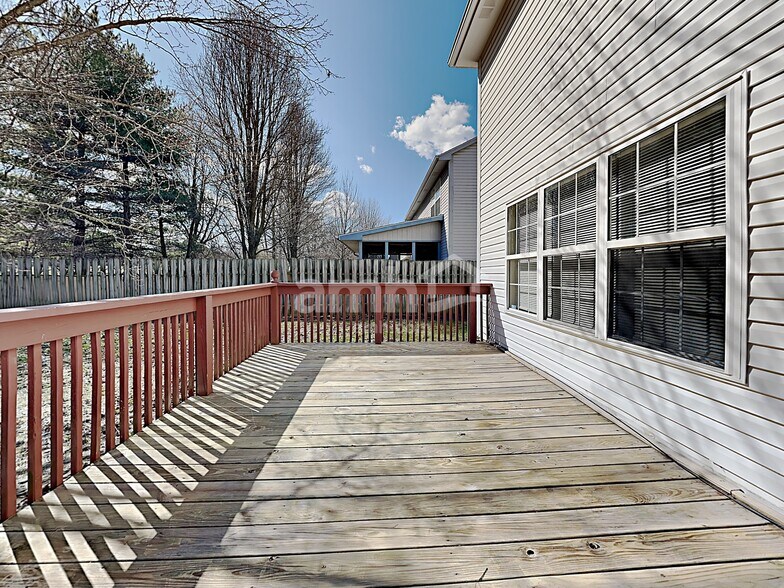 Building Photo - 4803 Oakton Way
