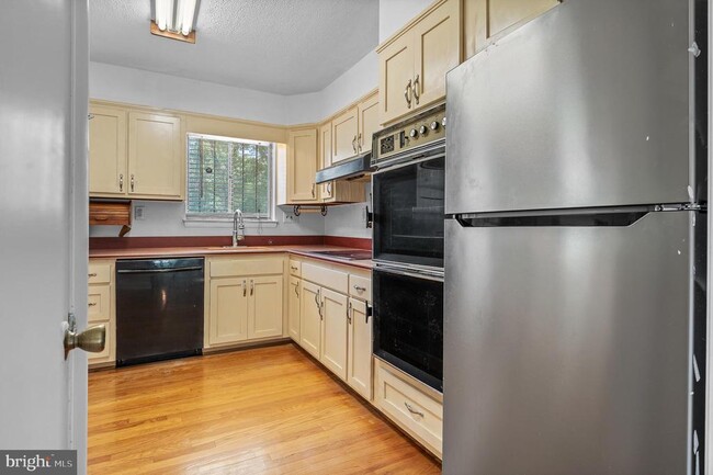 Building Photo - 6311 Barrs Ln