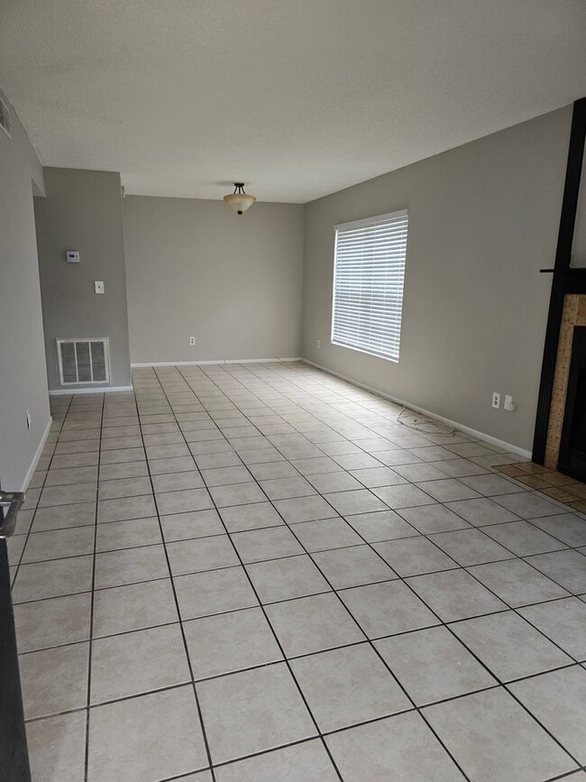 Building Photo - Come check out this lovely first floor con...