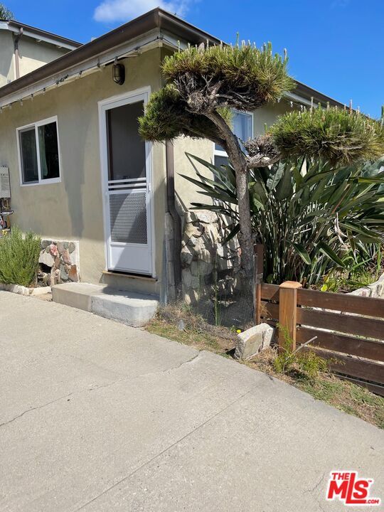 Building Photo - 8503 Lilienthal Ave