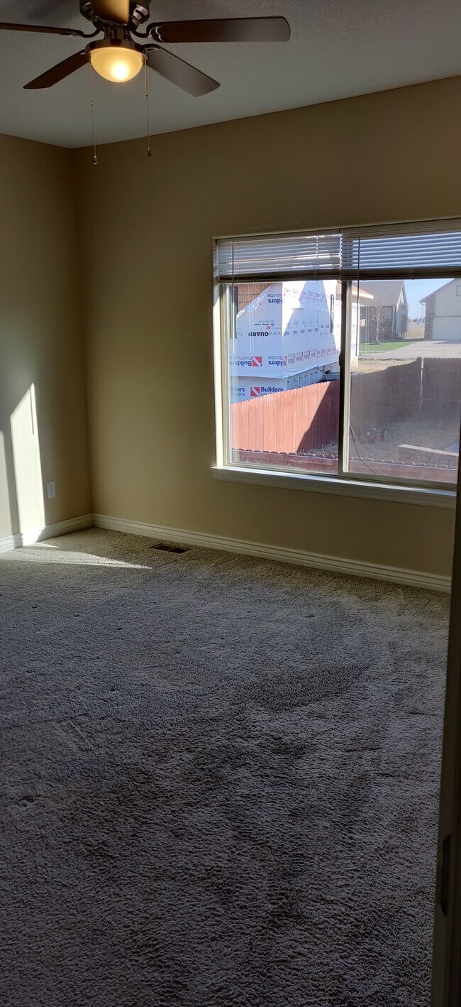 Building Photo - 2439 E Quivira St