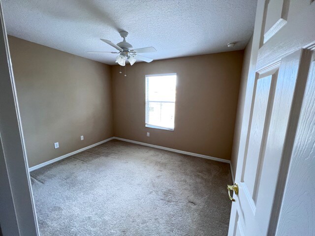 Building Photo - 2160 Retreat View Cir
