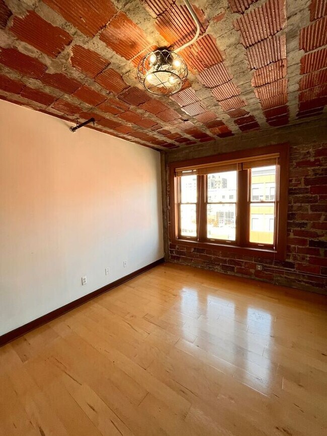 Building Photo - 78 Watson St