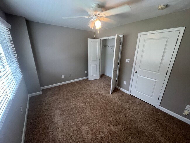 Building Photo - 1336 Green Oaks Ln