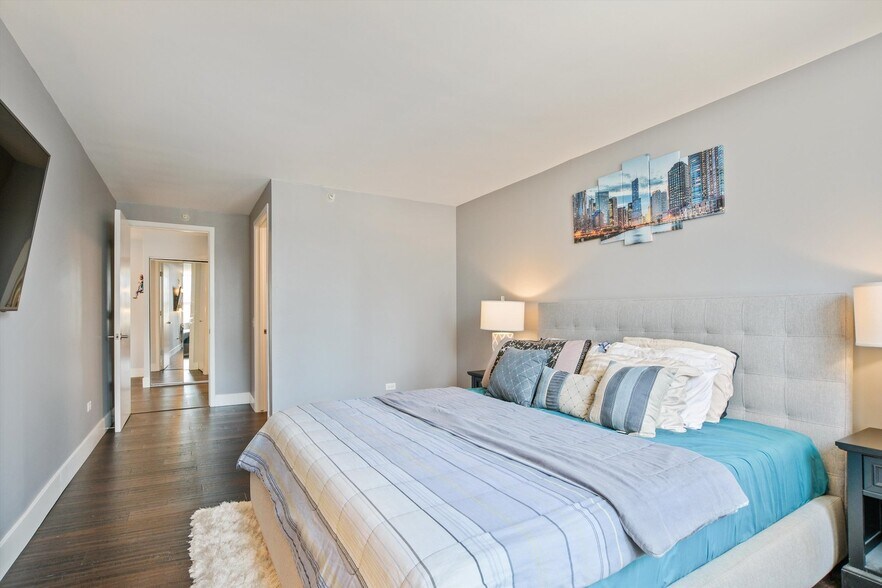 Building Photo - 545 N Dearborn St