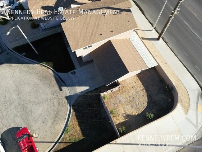Building Photo - 44042 Palm Ln
