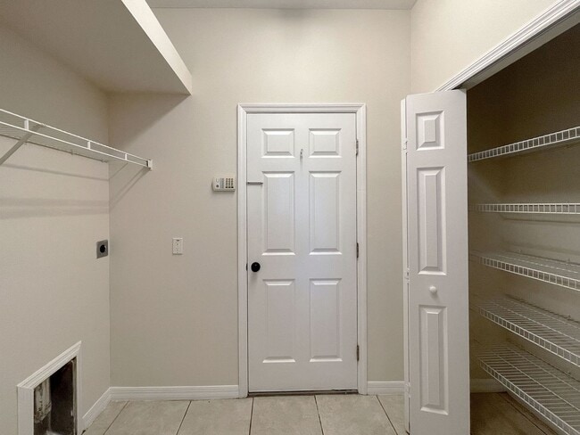 Building Photo - Two-Bedroom Townhome with Bonus Room