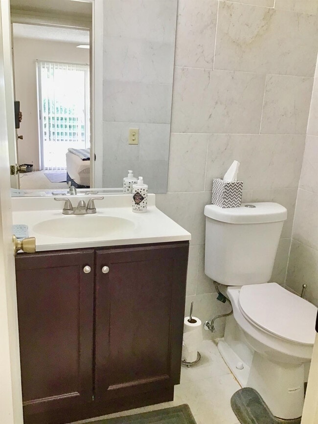 Building Photo - 438 Mansfield K