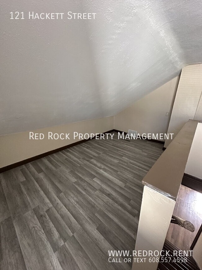 Building Photo - 121 Hackett St