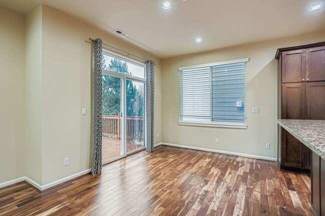 Building Photo - Stunning 3BD / 3BA Redmond Home. Spacious, Updated & Designed for Comfort!